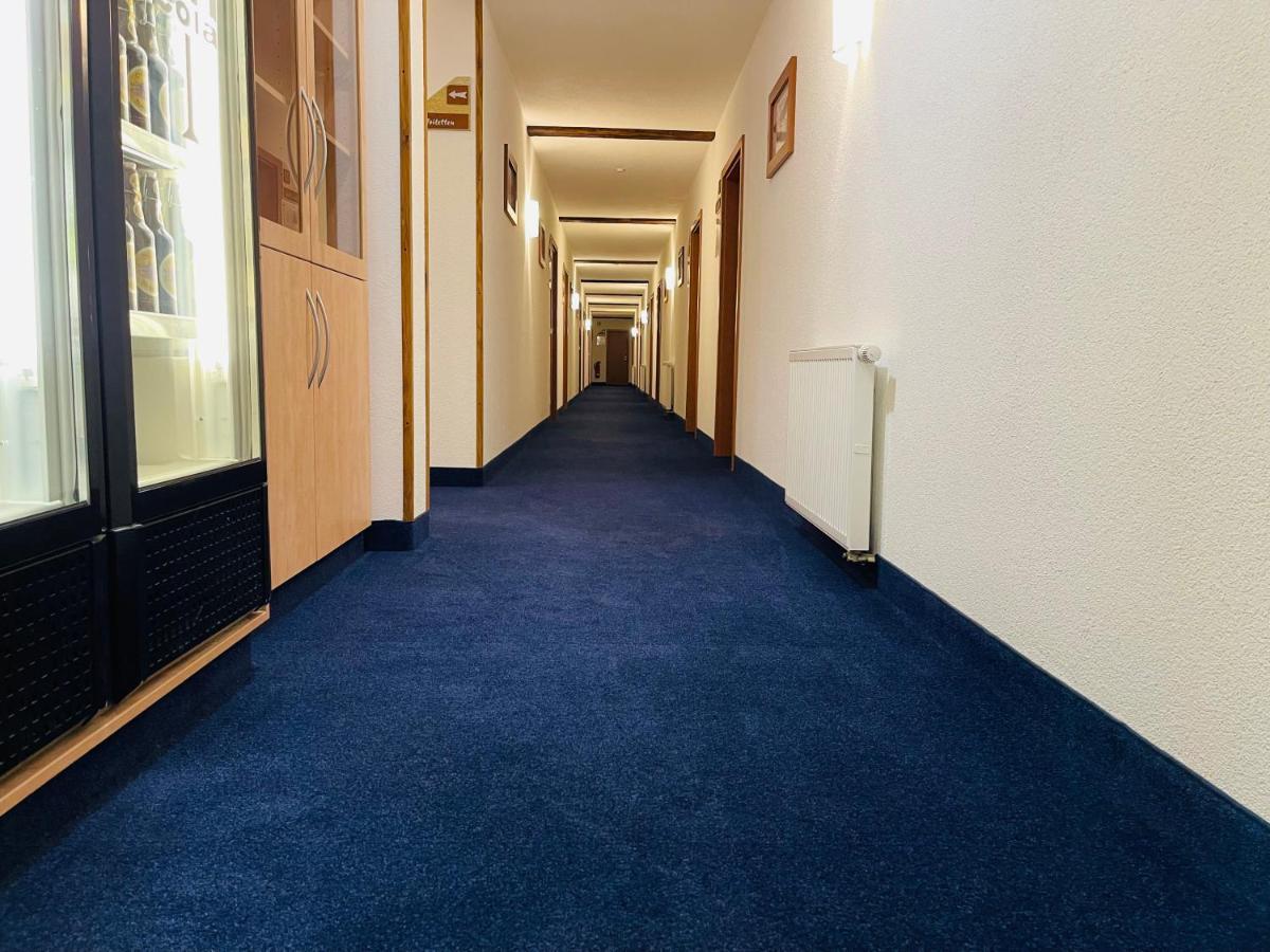 Hotel Zum Fliegerwirt Mengen Exteriör bild