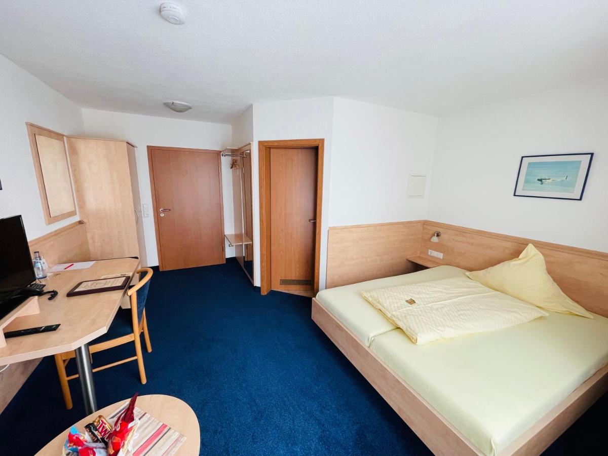 Hotel Zum Fliegerwirt Mengen Exteriör bild