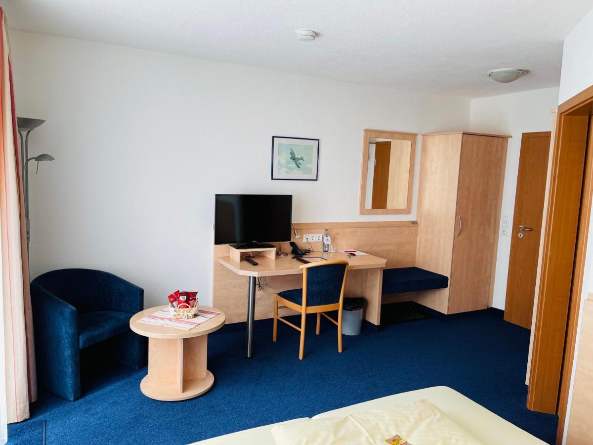 Hotel Zum Fliegerwirt Mengen Exteriör bild