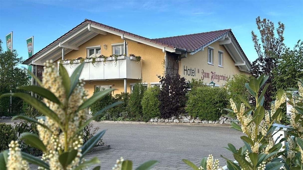 Hotel Zum Fliegerwirt Mengen Exteriör bild