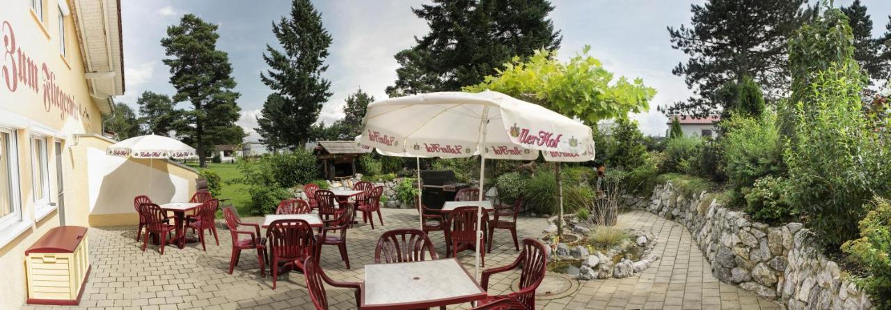 Hotel Zum Fliegerwirt Mengen Exteriör bild