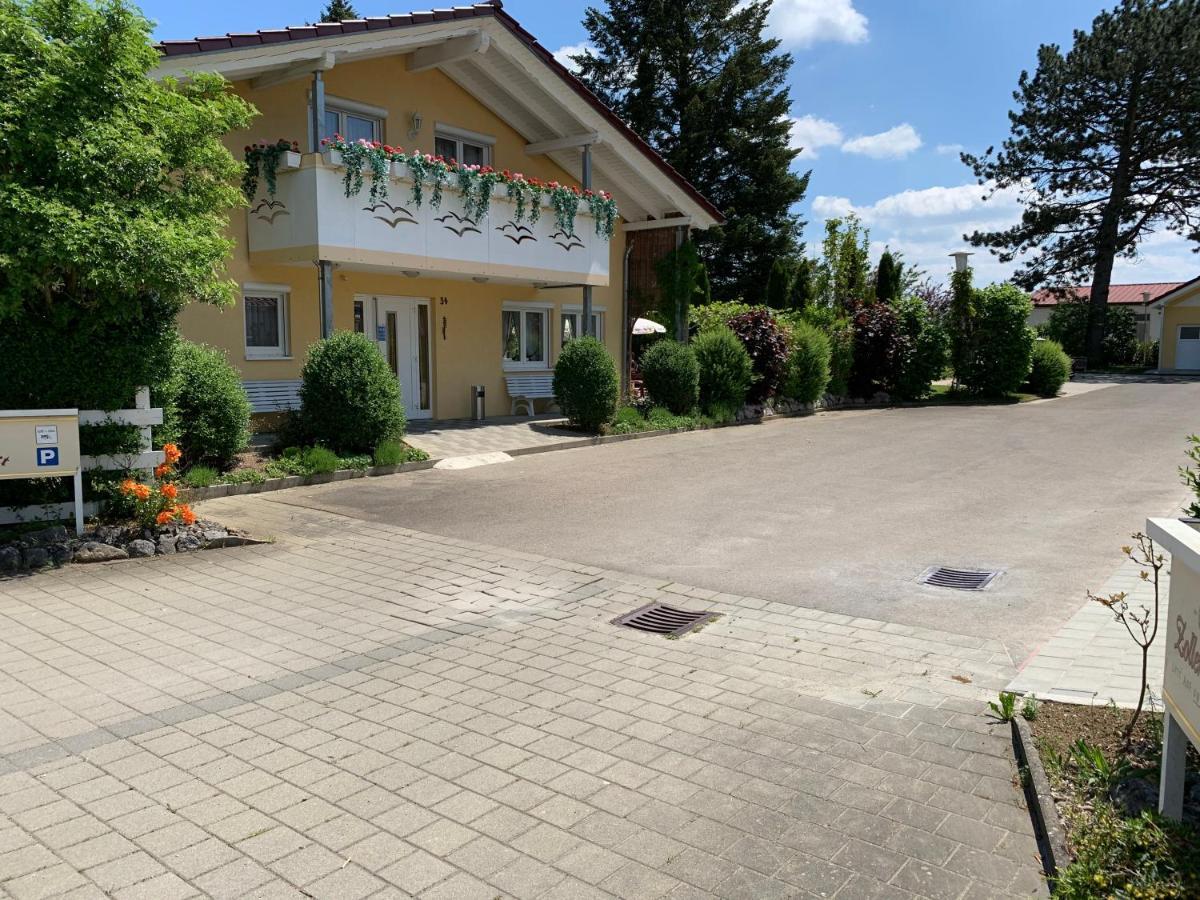 Hotel Zum Fliegerwirt Mengen Exteriör bild