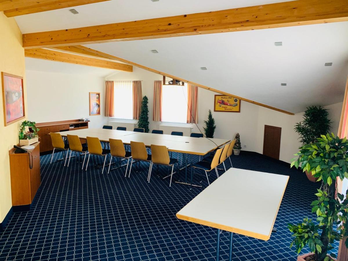 Hotel Zum Fliegerwirt Mengen Exteriör bild